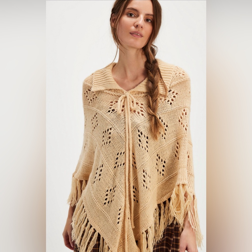 Free People Eyelet Knit Poncho in Ivory NWT - Picture 2 of 9
